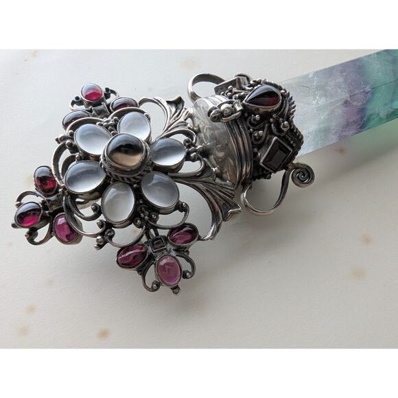 Vintage Florite Point Box Pendant with Ornate Floral Focal Signed - Picture 3 of 16